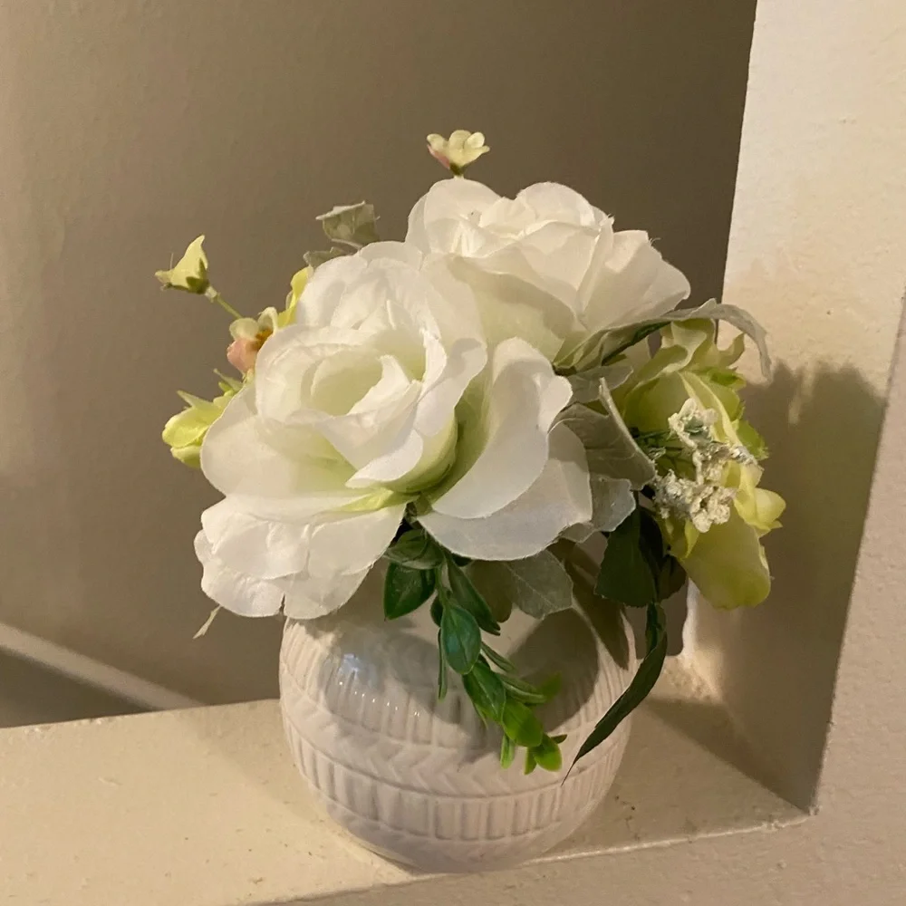 Elegant White and Green Floral Arrangement in White Vase. NWOT.